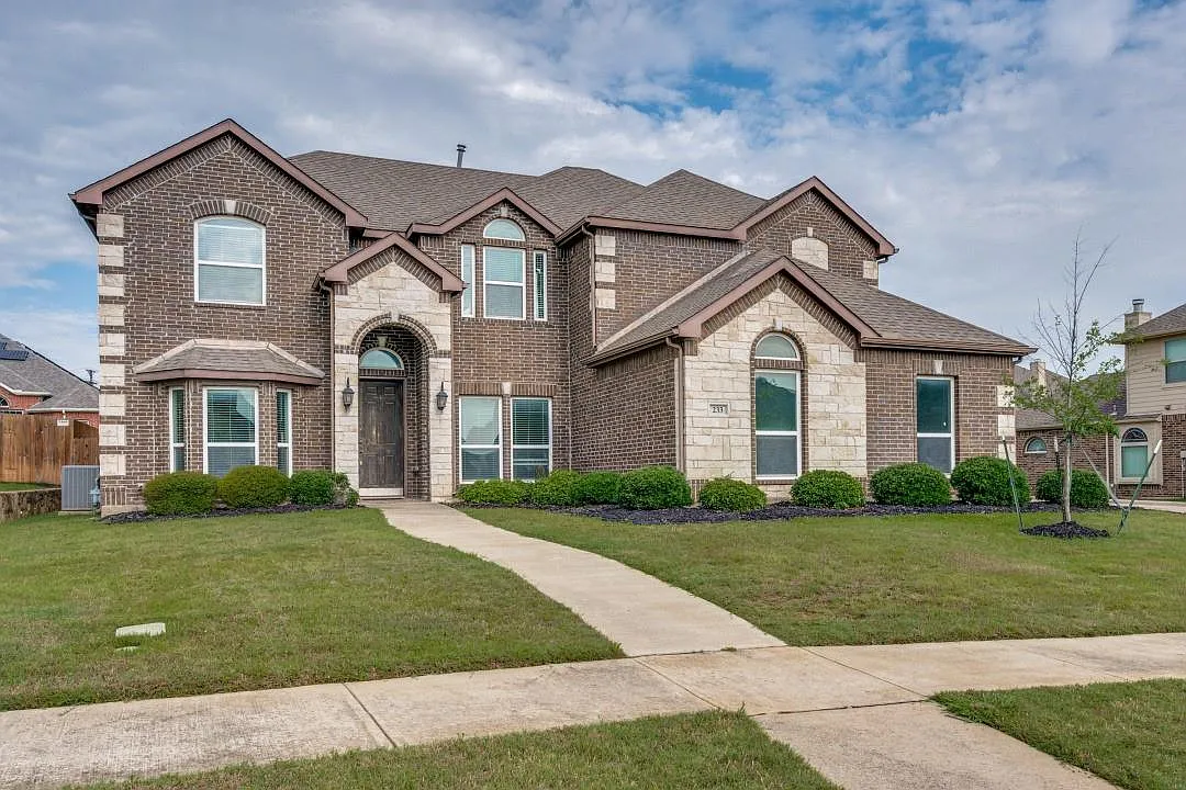5 bed, 3684 sqft, $3,995 — Photo 1