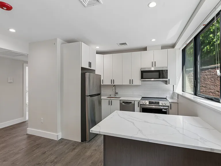 780 New York Ave #A — Photo 6