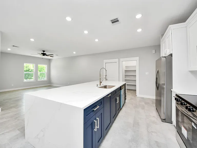 1307 Laskey St — Photo 15