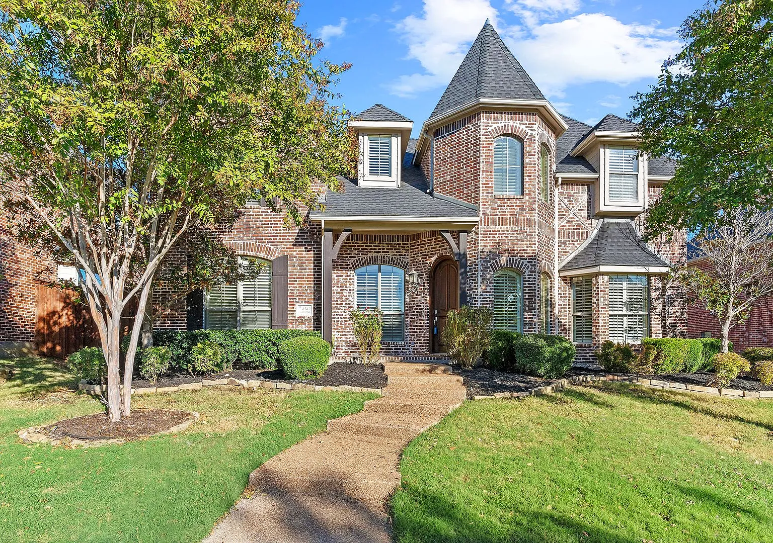 Gorgeous 5 Bedroom Home! — Photo 1