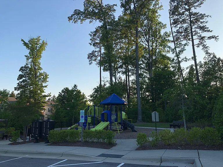 2 min to free community kid playground