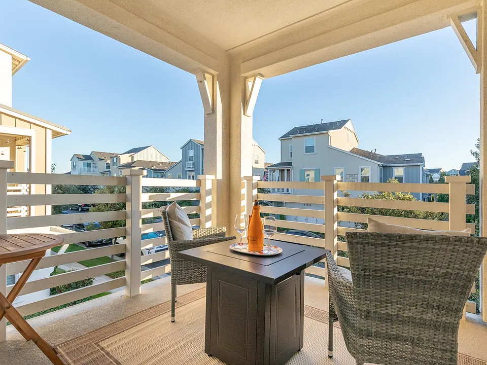 Corner outdoor deck -- perfect for hosting!