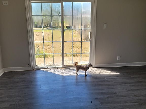 4th image of 2204 Linda Dr