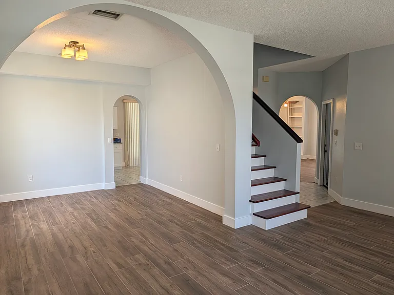 11435 Georgetown Cir — Photo 4