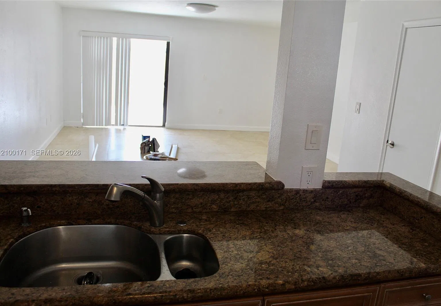 Kendall Lks E Lakeview Th — Photo 4