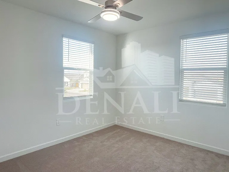 2760 W Stradling Ave — Photo 26