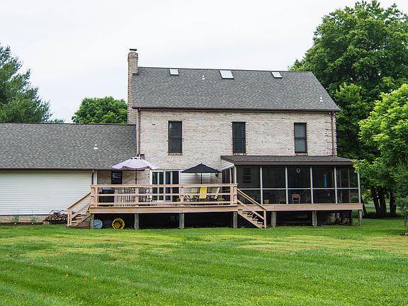 2nd image of 1061 Sugar Maple Dr