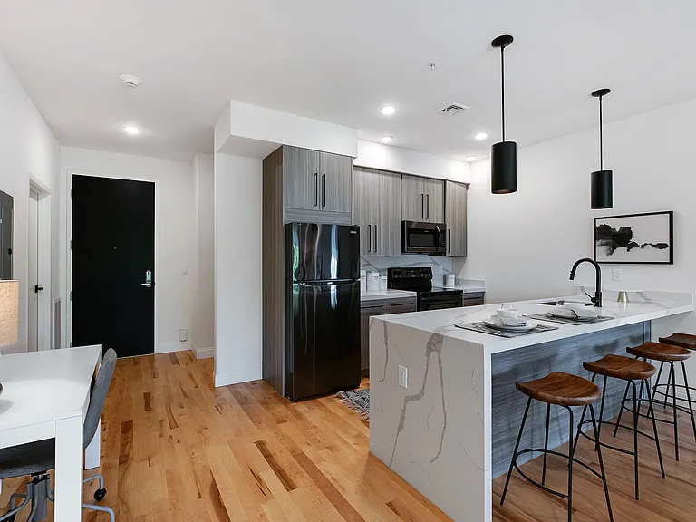760 Broadway — Photo 17