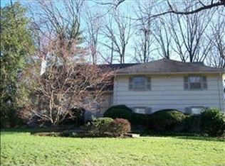 27 Shadowlawn Dr, Livingston, NJ 07039