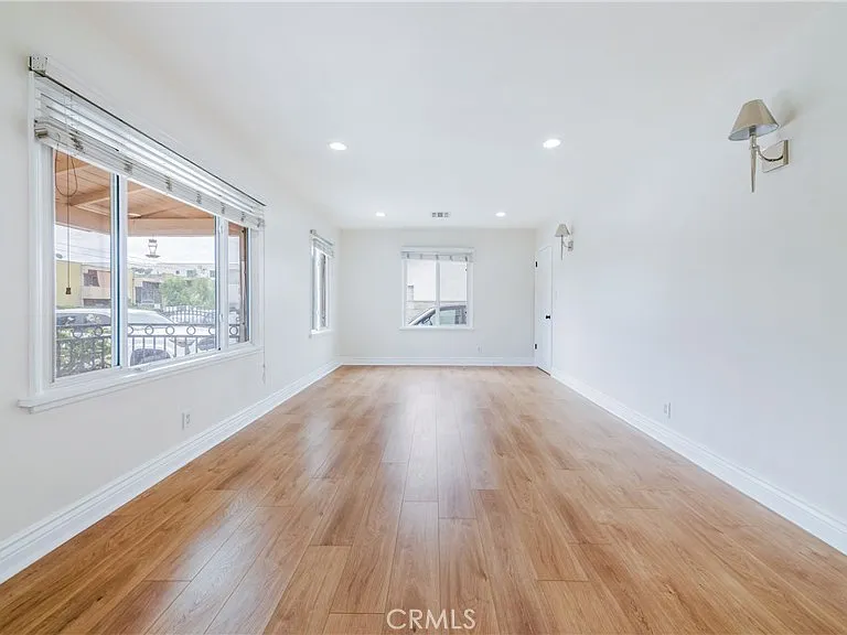6443 Agnes Ave — Photo 3