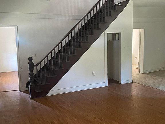 5th image of 800 OAK Street