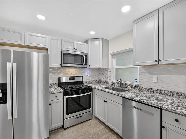 10004 N 25th St — Photo 15