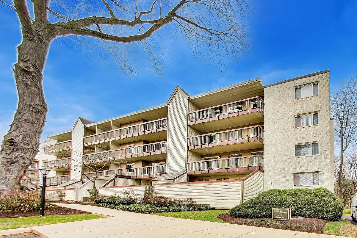 Building Photo - 7420 Lakeview Dr #W205