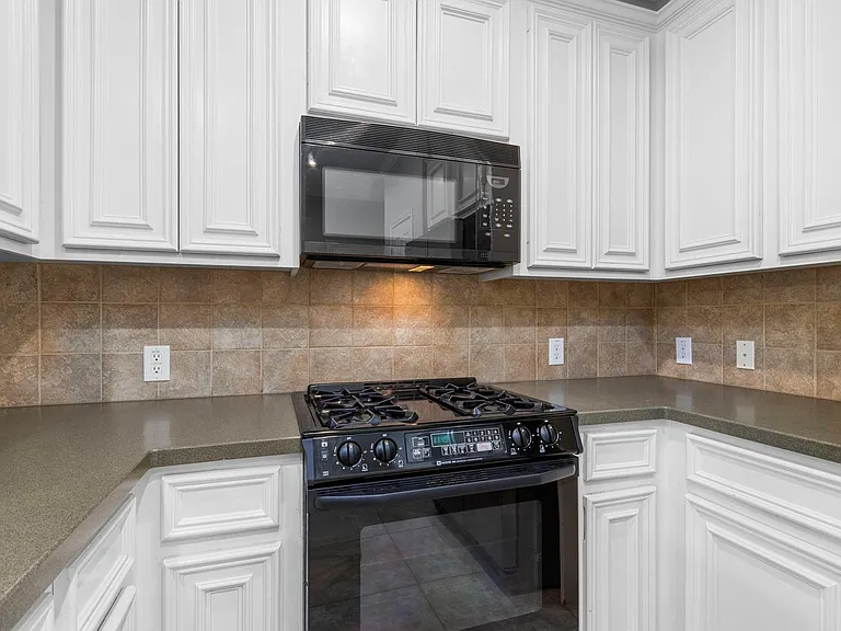 707 W Heights Hollow Ln — Photo 6
