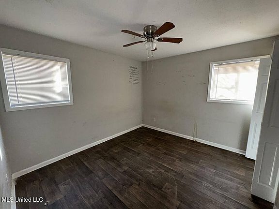 5th image of 921 Westway St