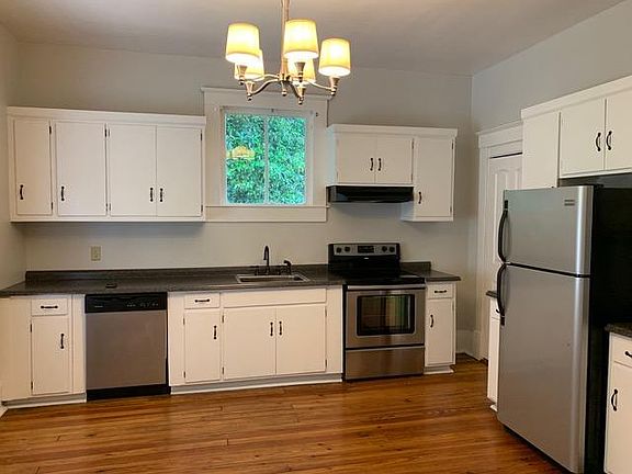 5th image of 343 Pierce Ave #1