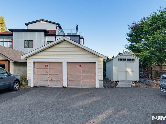 3rd image of 796 Anderson Avenue