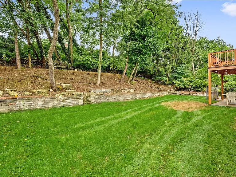 421 Clair Dr — Photo 3