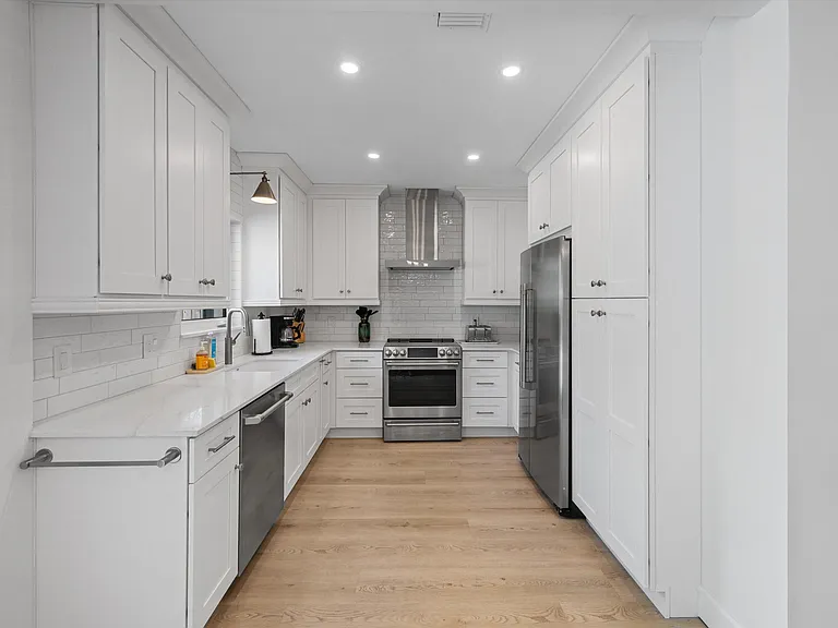 611 N Palmway — Photo 3