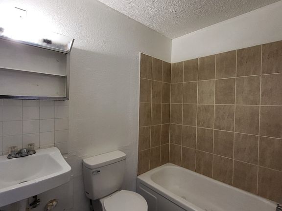 4th image of 6702 NE 12th Ave #1