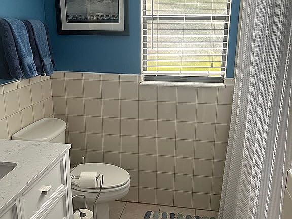 Main bathroom 