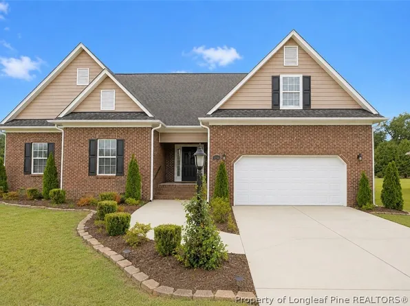 1918 Sunshine Ct, Hope Mills, NC 28348