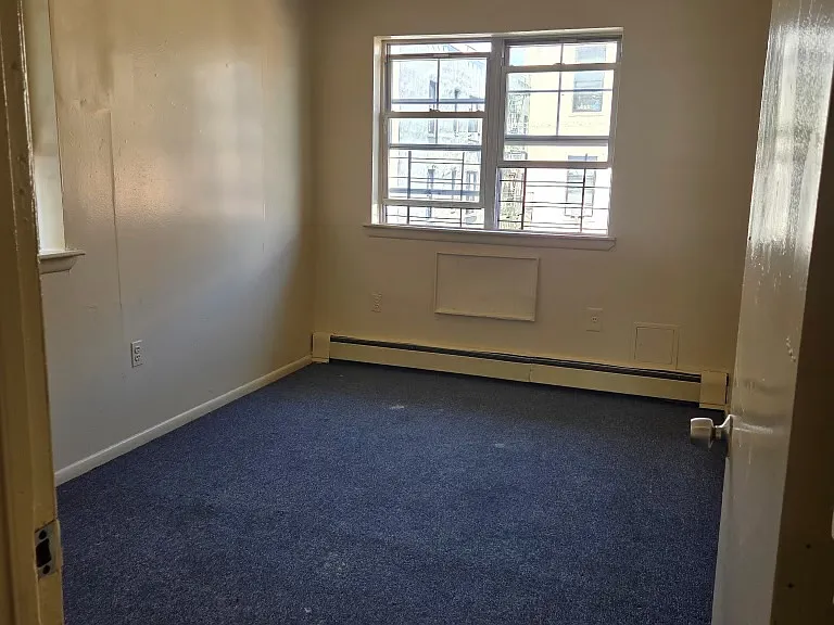 844 Bryant Ave — Photo 3