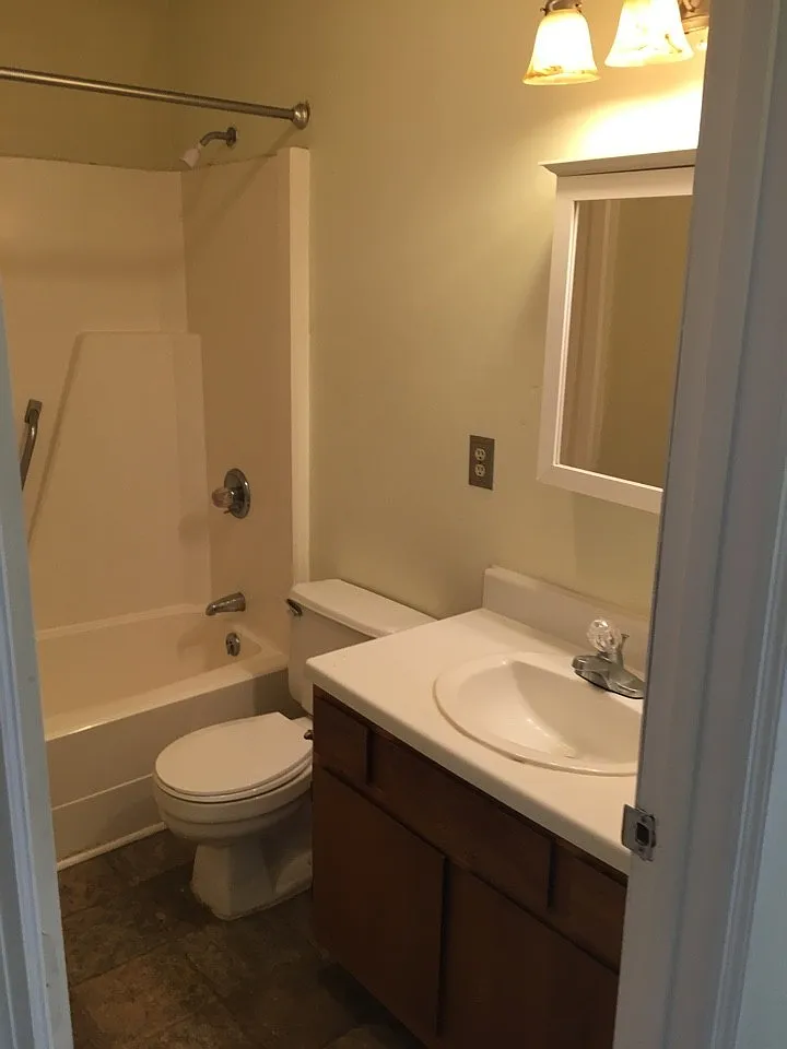 2 Bedroom 1.5 Bath For $1350 — Photo 3