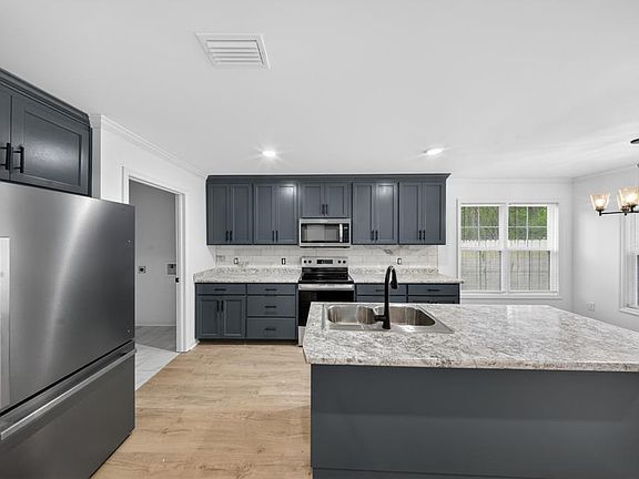 3rd image of 1405 Baymeadows Dr