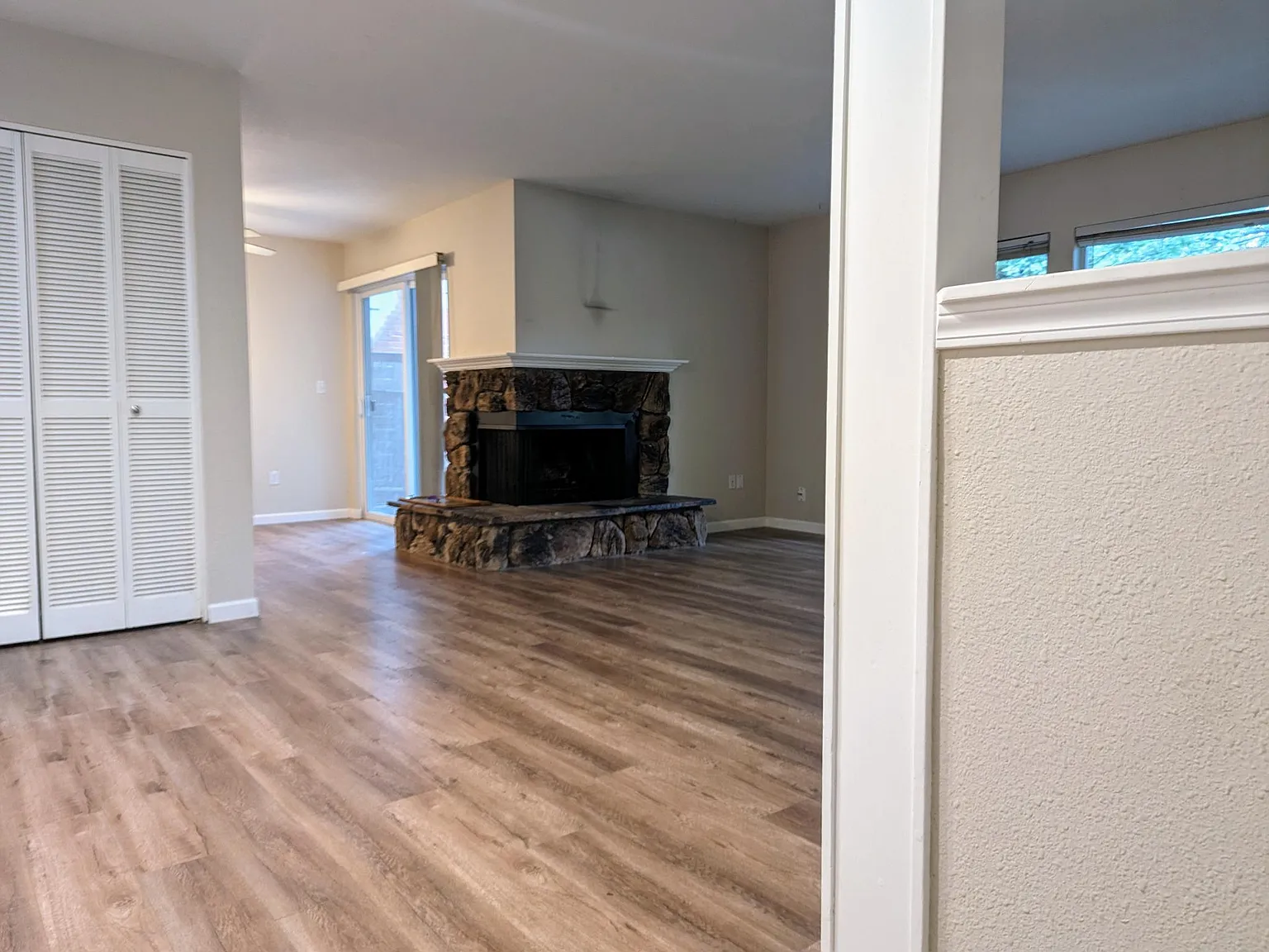 2 bed, 1200 sqft, $2,400 — Photo 2
