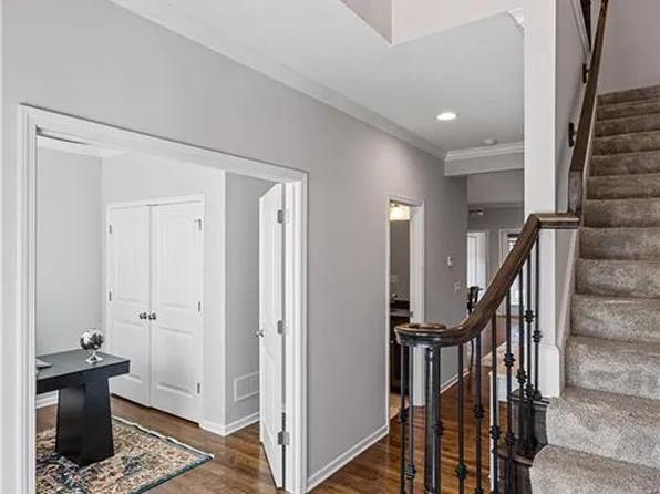 4450 Summit St, Kansas City, MO 64111