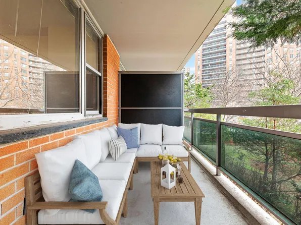 70-25 Yellowstone Boulevard image 1 of 20