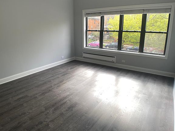 2nd image of 4556 N Malden St #303