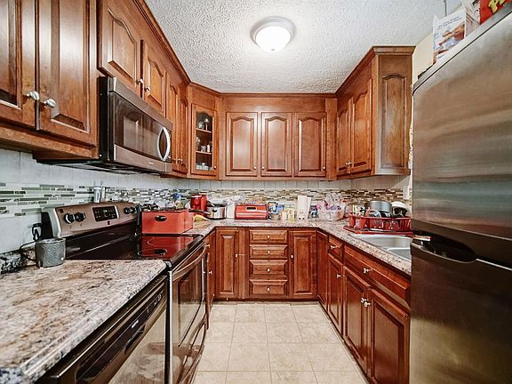 5th image of 4621 Greenwood Dr