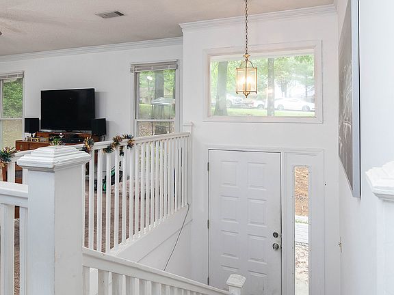 5th image of 908 Crawford Cir