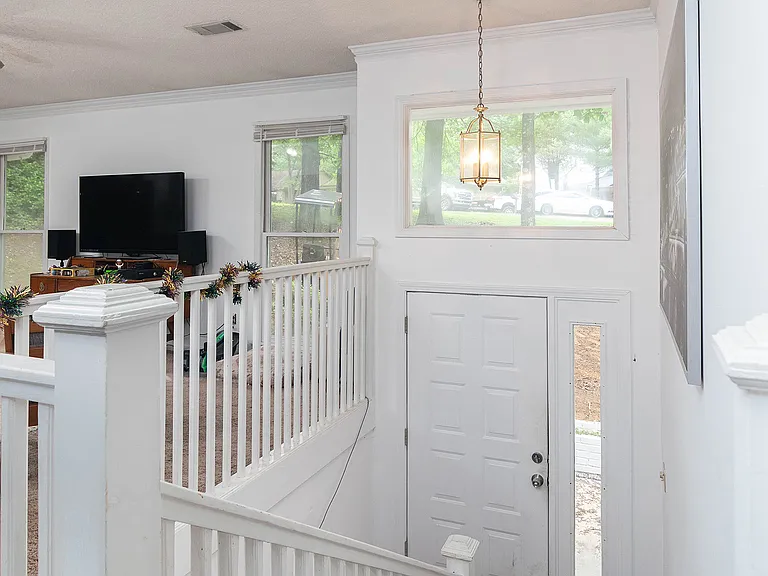 908 Crawford Cir — Photo 5