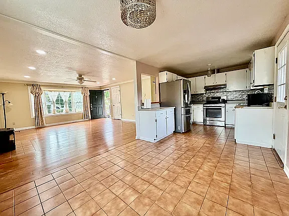 4 bed, 2180 sqft, $3,500 — Photo 2