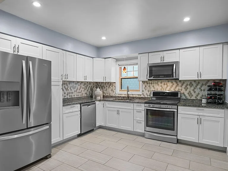 164 Hadley St #1 — Photo 7