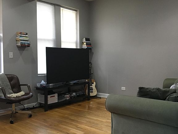 2nd image of 850 N Maplewood Ave APT 2F