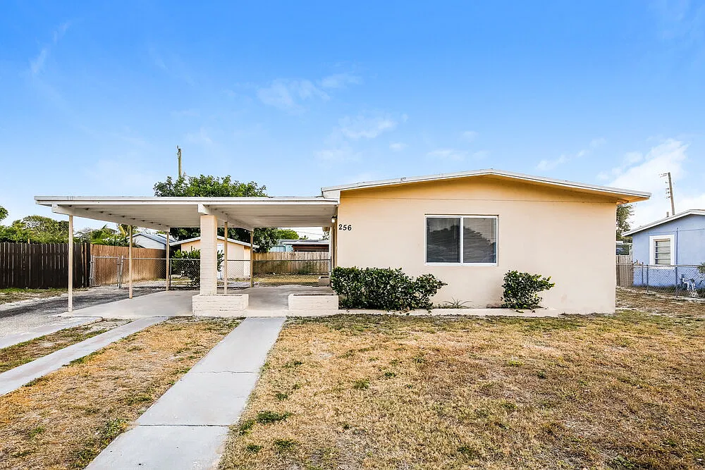 2 bed, 1.0 bath, 828 sqft, $3,000 — Photo 1