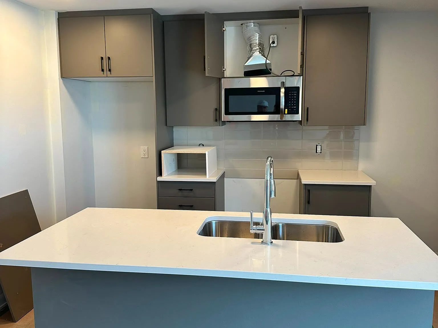 2 bed, $2,400 — Photo 2