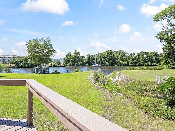 2nd image of 942 Old Bridge Rd.