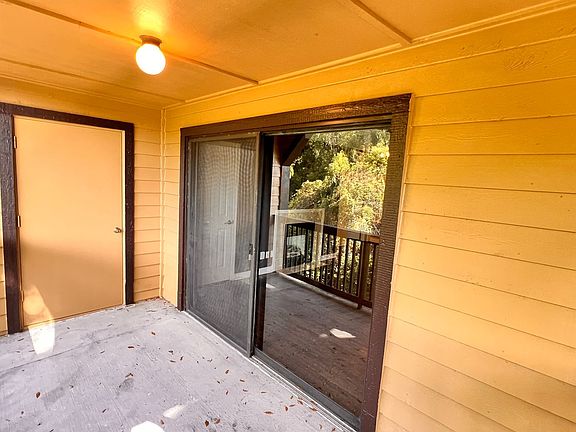 3rd image of 415 Lakepointe Dr Unit 302