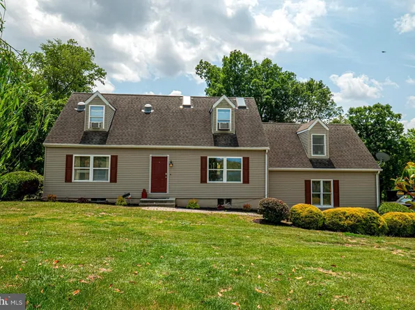741 Woods Rd, Oxford, PA 19363