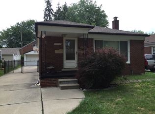 19934 Lochmoor St, Harper Woods, MI 48225