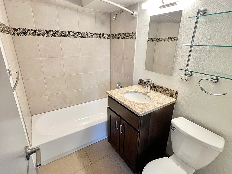 Experience comfort and style in this beautifully designed bathroom. Experience comfort and style in this beautifully designed bathroom.