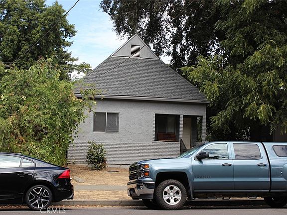 3rd image of 824 W 1st St