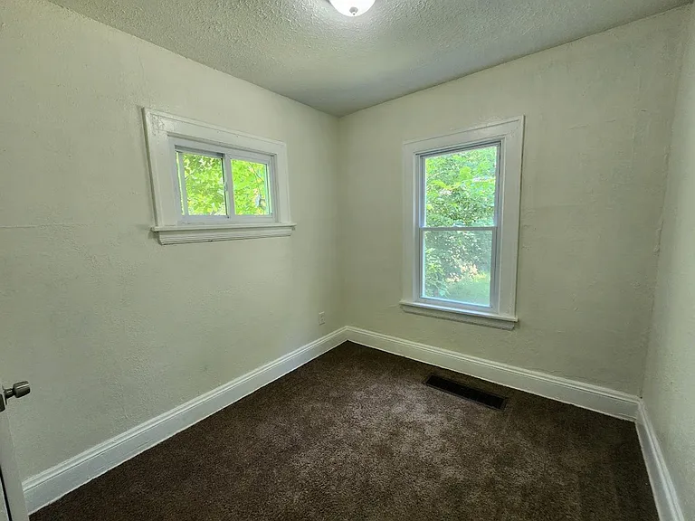 12905 Watterson Ave — Photo 5