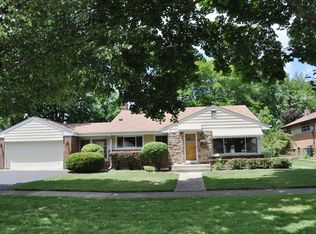 1420 W Saint James Pl, Arlington Heights, IL 60005