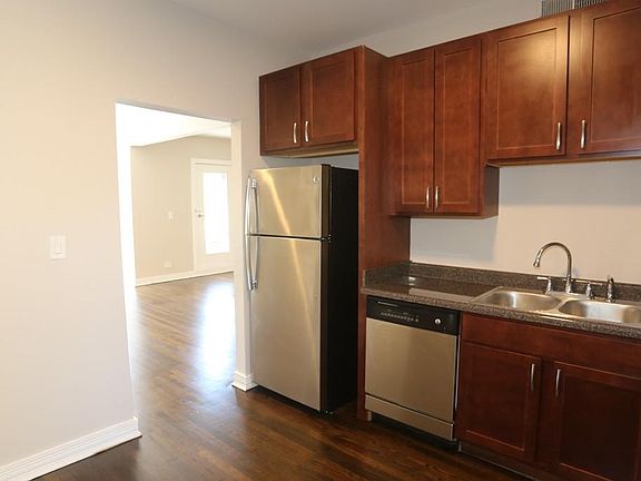 4th image of 920 W Belle Plaine Ave #15548